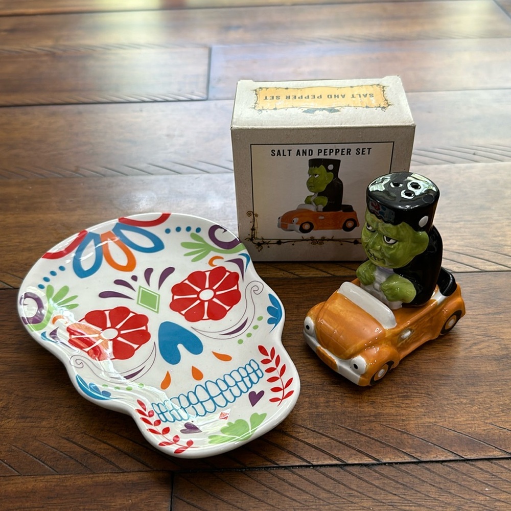 Sugar skull spoon rest and salt and pepper shaker